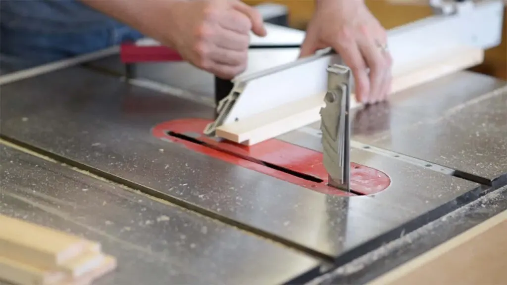 cutting rabbets on the table saw