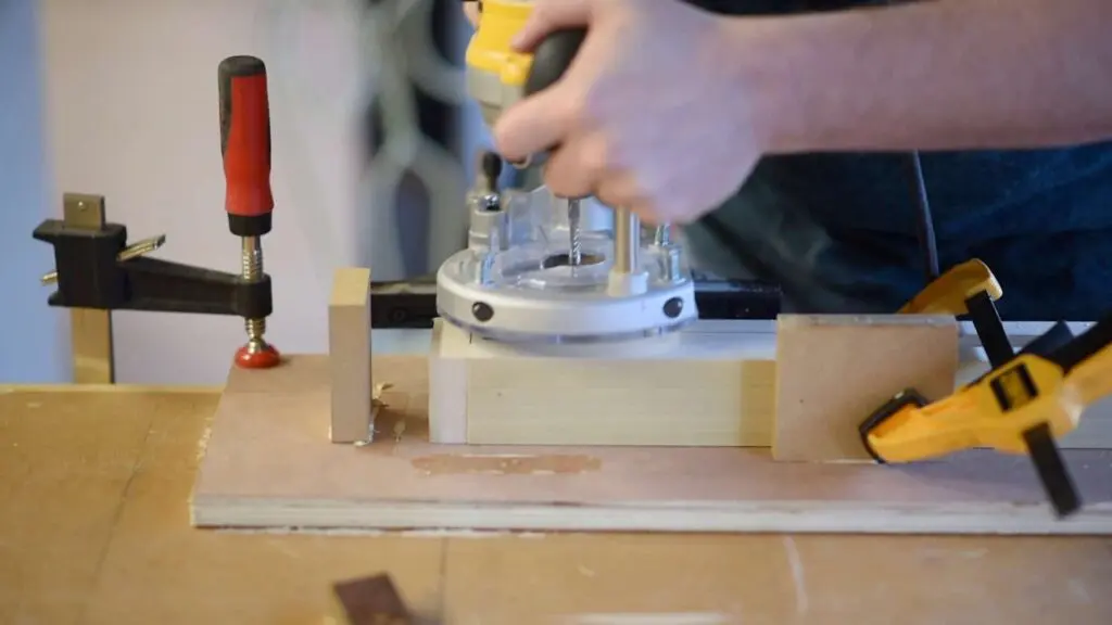 router jig for cutting mortises